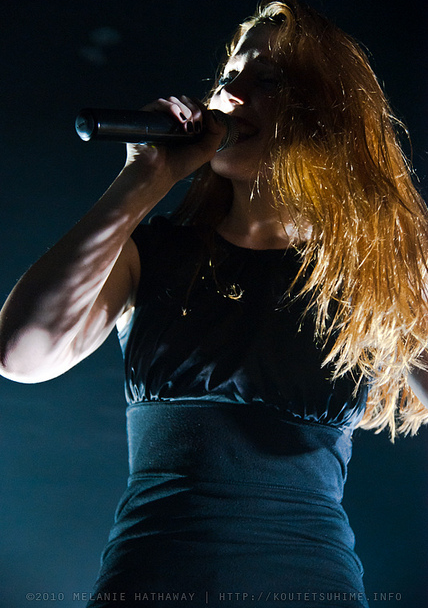 Fotos de Simone Simons - Página 21 D