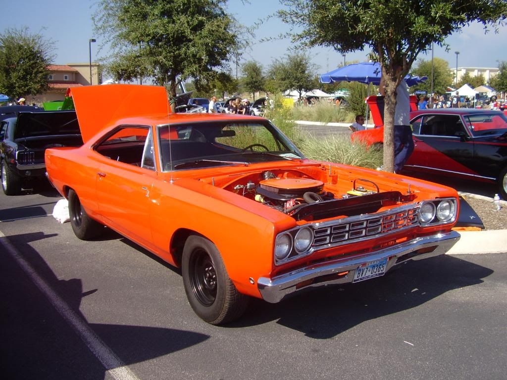 BIG car show in San Antonio this afternoon SanAntonioSalvage-carshow058