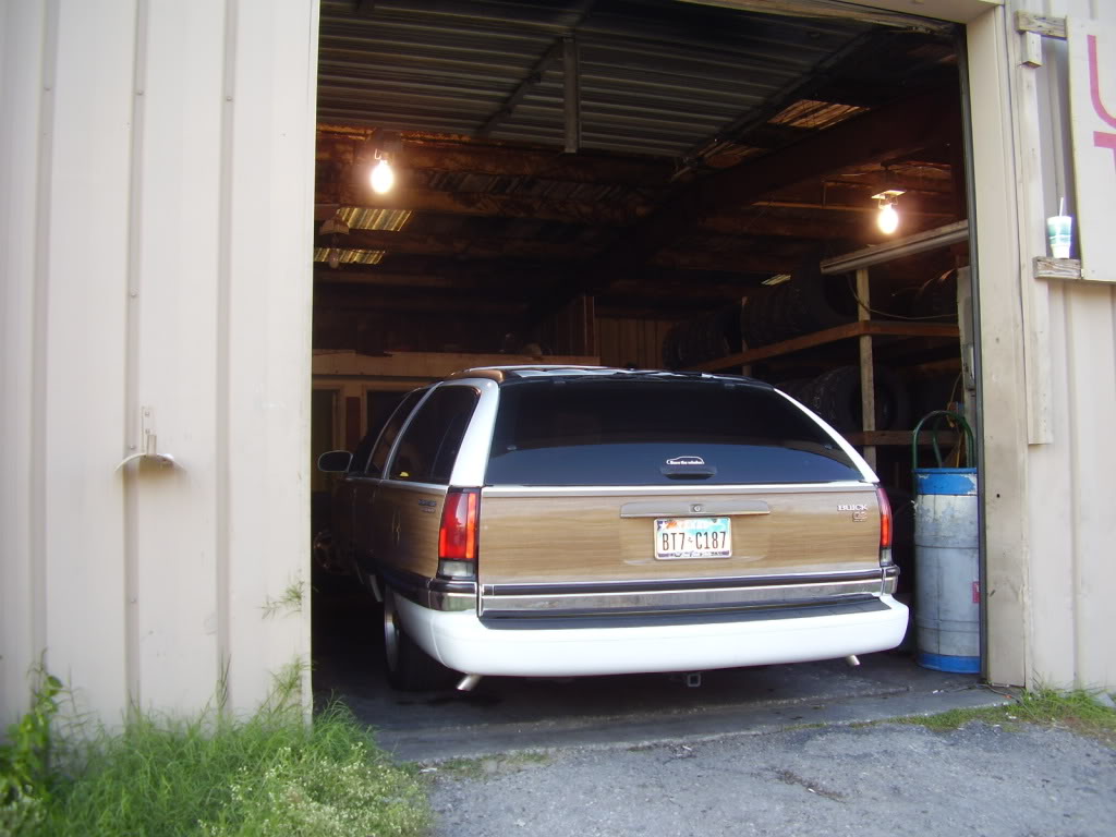 Does this garage make my butt look big?? Tires041