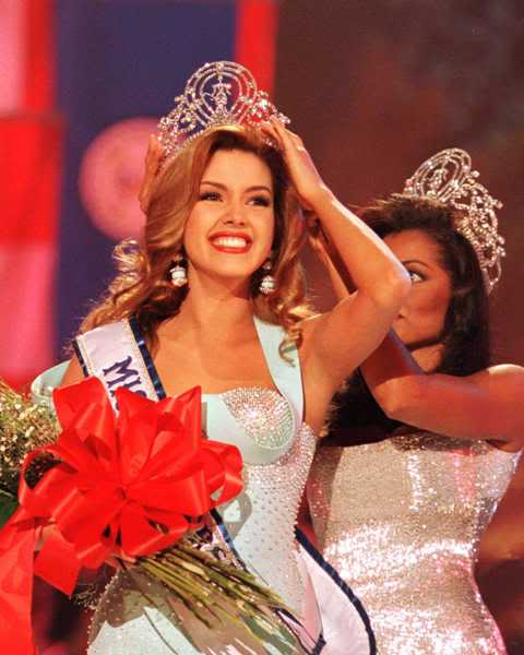 Tổng hop vui : Best Swimsuit and Evening Gown in the history of MU  45-1996VENEZUELA-AliciaMachado