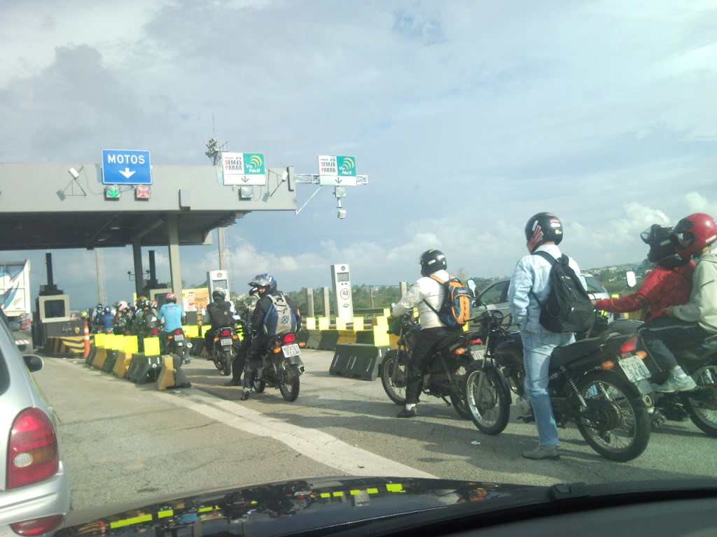 Pedágio livre para motos nas estradas brasileiras? SNC02609