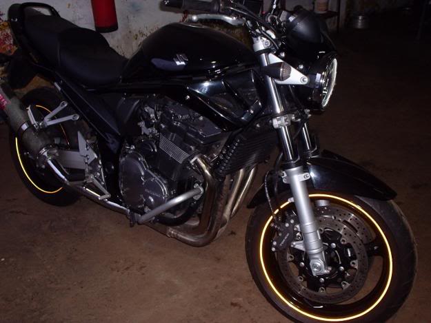 Minha Bandit 650N Black - Página 2 Bandit_frisoamarelo