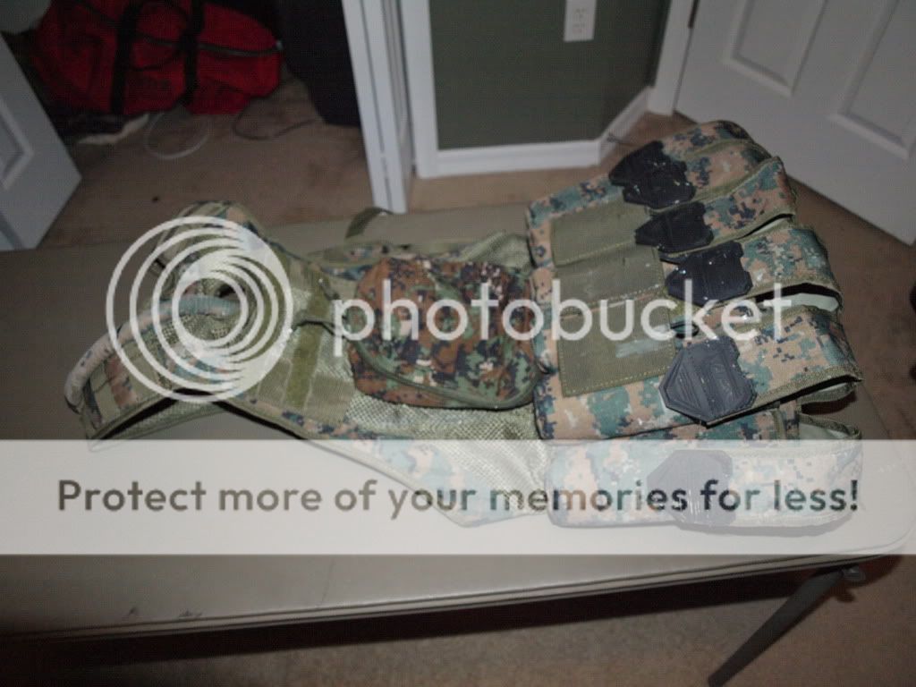 FS Valken Echo MarPat vest, 2 HPA tanks & a VForce Grill. P7213179