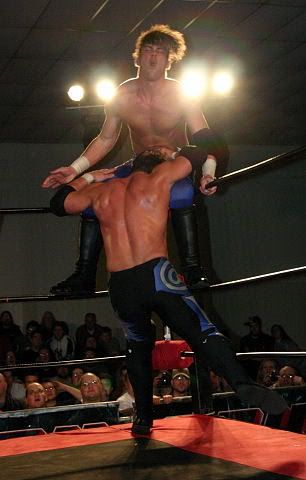 Alex Shelley et  Jimmy Rave dans les amants lol Head