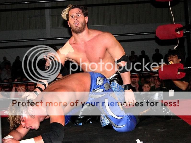 Alex Shelley et  Jimmy Rave dans les amants lol Smex