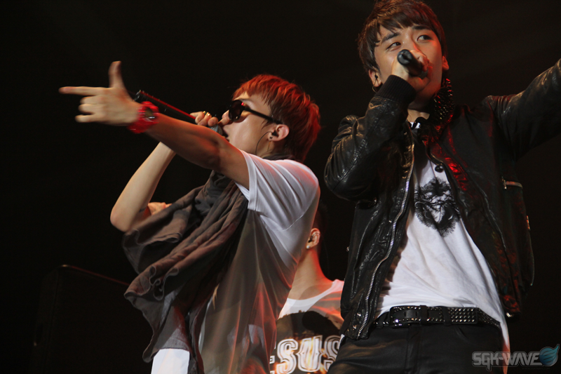 [27-10-10][Pics] Seungri at Korean Pop Night Concert 2010 D00902774cc4f318dacf8