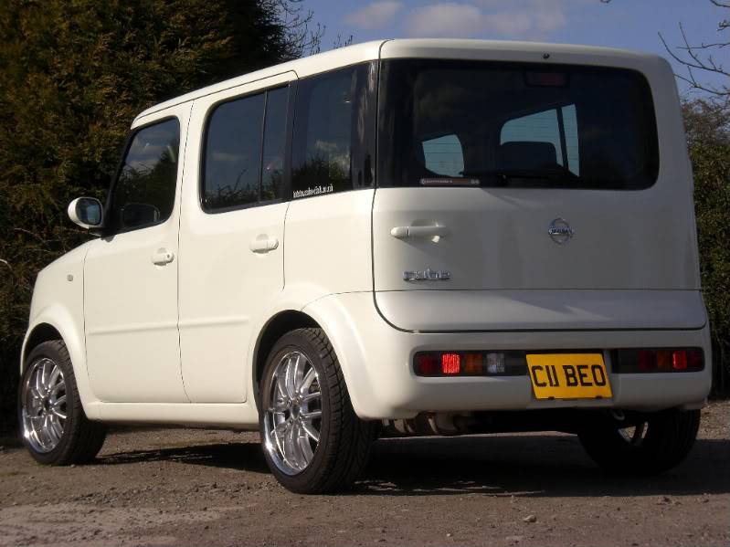 Pearl white Nissan cube becomes Beige Nissan cube... CIMG4170