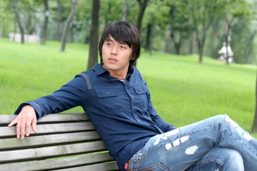 Hyun Bin (현빈)  20050810200202020105a