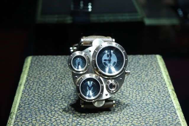 Vos comptes rendus de visite au Salon Belles Montres  - Page 5 VIANNEYHALTER1