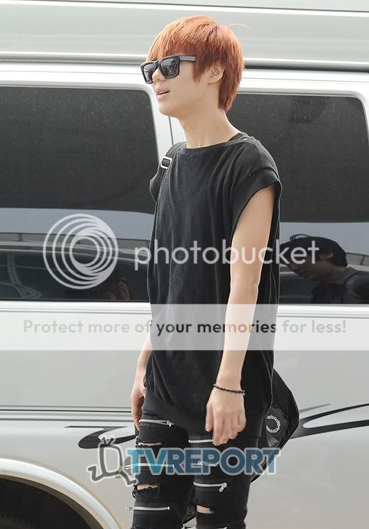 Shinning SHINee - Page 7 20110608_smtown_airport_31