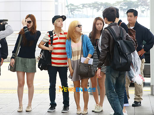 Group Pics (official pics,fantaken,scans etc) - Page 2 20110608_smtown_airport_8