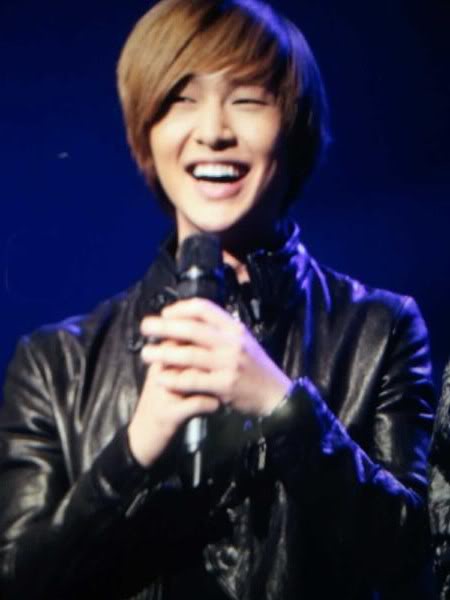 [101204][PICS] SHINeeat TBS-eFM 101.3MHz 2nd Anniversary Concert 101204tbs