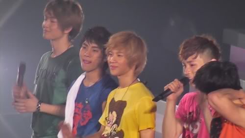 [101226][VID+PICS] SHINee the 1st concert in Japan(update) 214858398