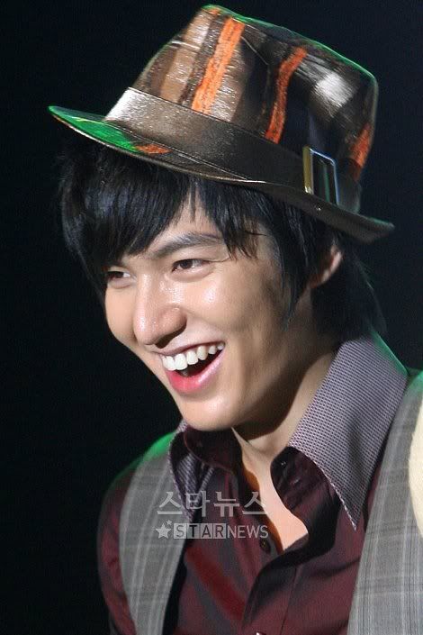 Lee Min Ho 'dính' tình tay ba T300572