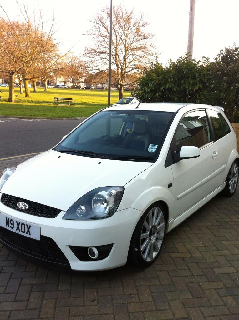 Fiesta ST 35k (2005) Diamond White IMG_6212_zpsfe6d3efa