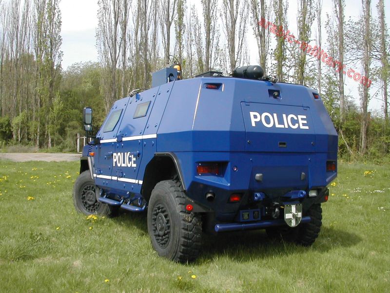 المدرعة الحديثة AMPV تعيد امجاد الصناعة الالمانية ! AMPV-Polizei-_34__01