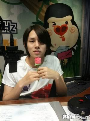 [New] [6-9] Kim HeeChul muốn có bạn gái là một "cô gái xảo quyệt" 55383189201009031646273