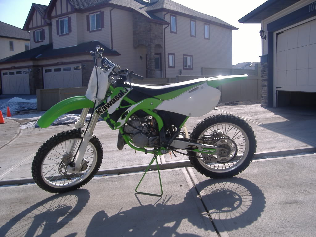 post ur 2-stroke pictures - Page 2 PictureofKAWASAKI125CC013