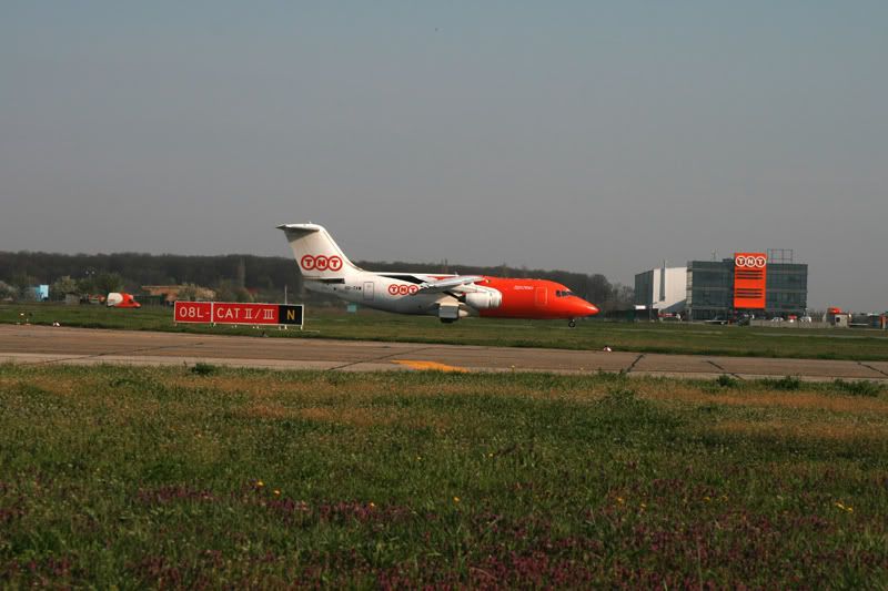 Aeroportul Bucuresti (Henri Coanda/Otopeni) - Aprilie 2010 - Pagina 2 Tnt