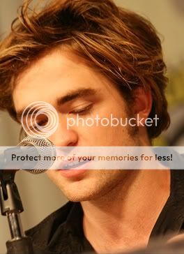 ROBERT PATTINSON photos Rob25