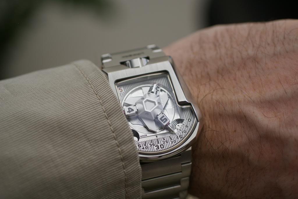 [MM en direct de Baselworld 2011] - Urwerk DSC08805