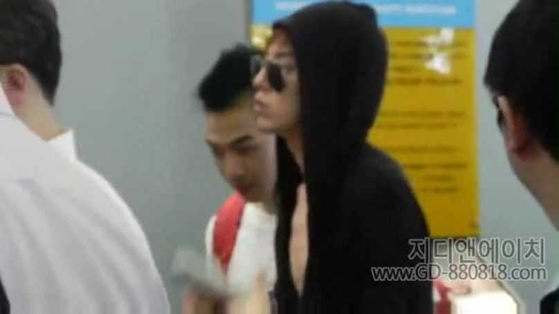 [Pics] Big Bang en el aeropuerto + bolso de G-D  Gdybairportpic3