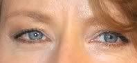 A qui sont ces yeux?????? - Page 26 Yeux-1