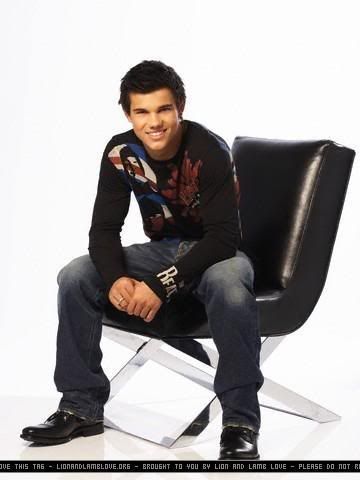 Taylor Lautner aka Jacob Black - Page 8 L_481d9e8de0014f6bab6ac8cac0e49abb