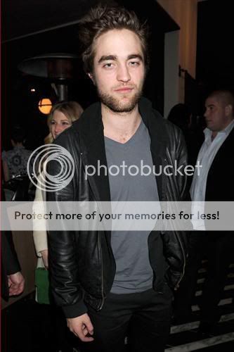 Rob pics - Page 34 L_6f67e063a87d4b47bcb4ad28219e1036