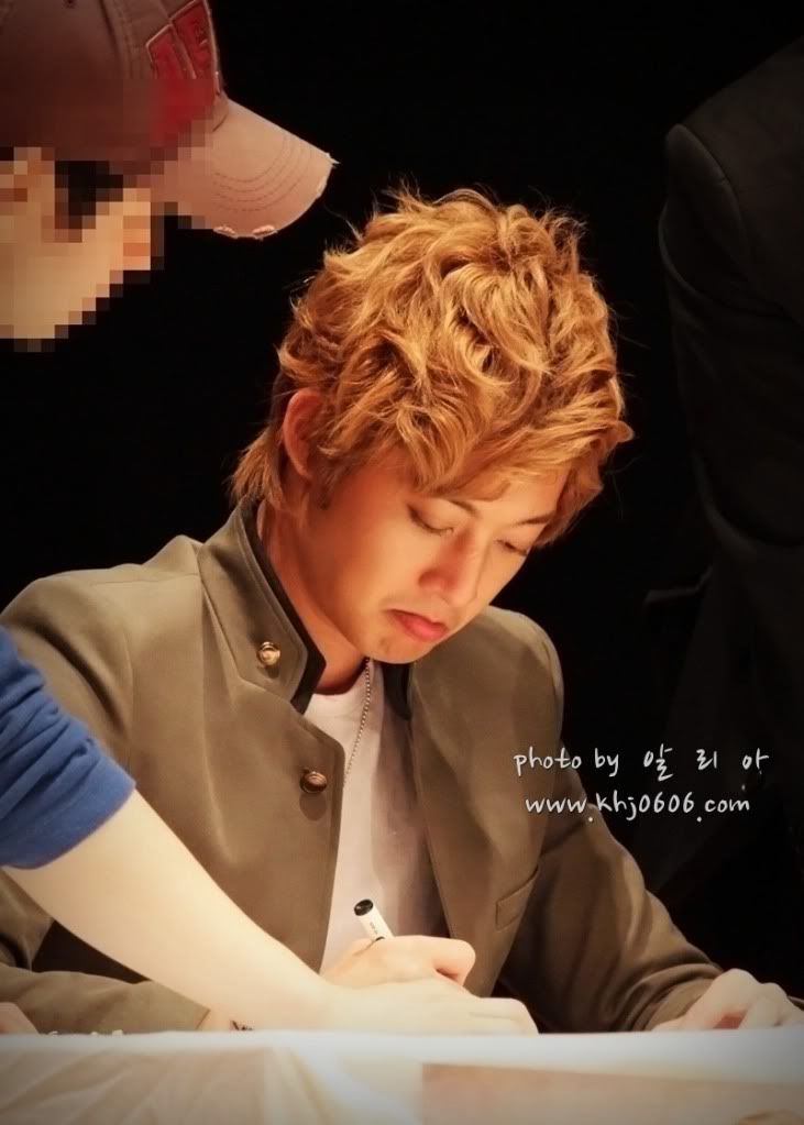 [HJL] ‘Lucky’ album fansign event [19-23.10.11] 1c950a7b02087bf45e1badaaf2d3572c10dfcffa