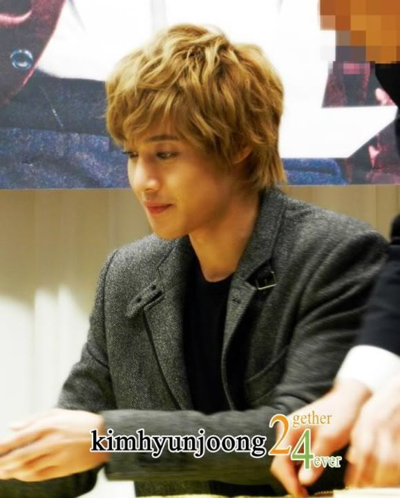 [HJL] LUCKY Fansign Event [25.10.11] 293553_303167999709443_231614143531496_1319811_1820085509_n