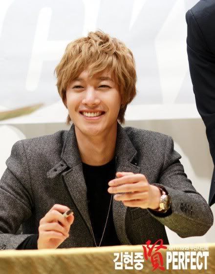 [HJL] LUCKY Fansign Event [25.10.11] (6) 293623_306059732753603_231614143531496_1335131_906992473_n