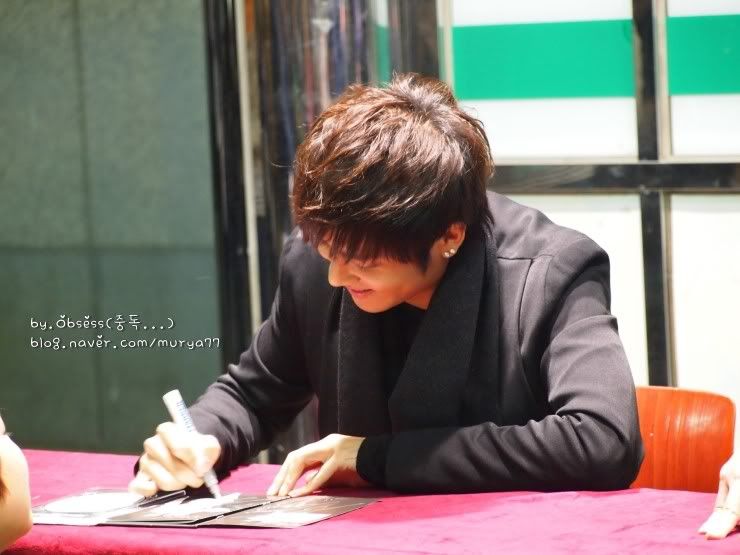 [KJ] Turn Me On Fansign Event [31.10.11] (2) 29381f30e924b899bb25467d6e061d950a7bf65d