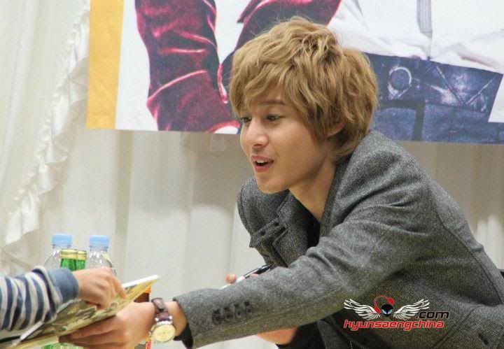 [HJL] LUCKY Fansign Event [25.10.11] 299119_303257969700446_231614143531496_1320187_550061030_n