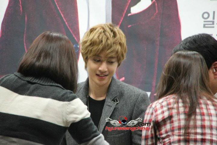 [HJL] LUCKY Fansign Event [25.10.11] 302032_303257593033817_231614143531496_1320184_1019687269_n