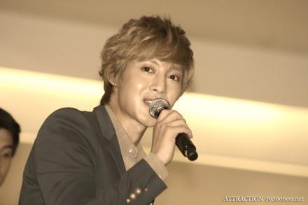 [HJL] LUCKY Fansign Event [26.10.11] (2) 306459_304183286274581_231614143531496_1324635_925723649_n