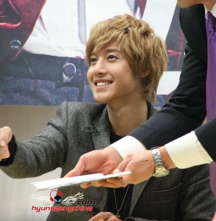 [HJL] LUCKY Fansign Event [25.10.11] 308425_303258569700386_231614143531496_1320198_748541332_n