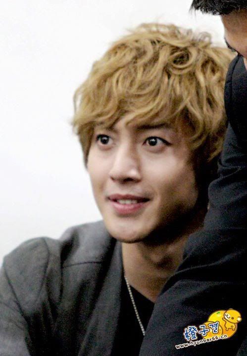 [HJL] LUCKY Fansign Event [25.10.11] (4)  308729_304082549617988_231614143531496_1323928_455390006_n