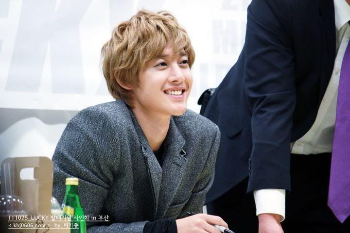 [HJL] LUCKY Fansign Event [25.10.11] (2) 313160_303680632991513_231614143531496_1322045_754359244_n