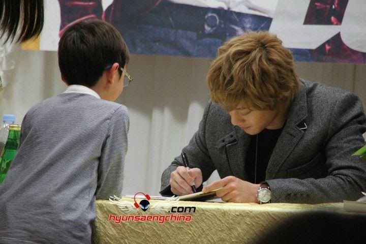 [HJL] LUCKY Fansign Event [25.10.11] 316685_303258776367032_231614143531496_1320204_1865396311_n