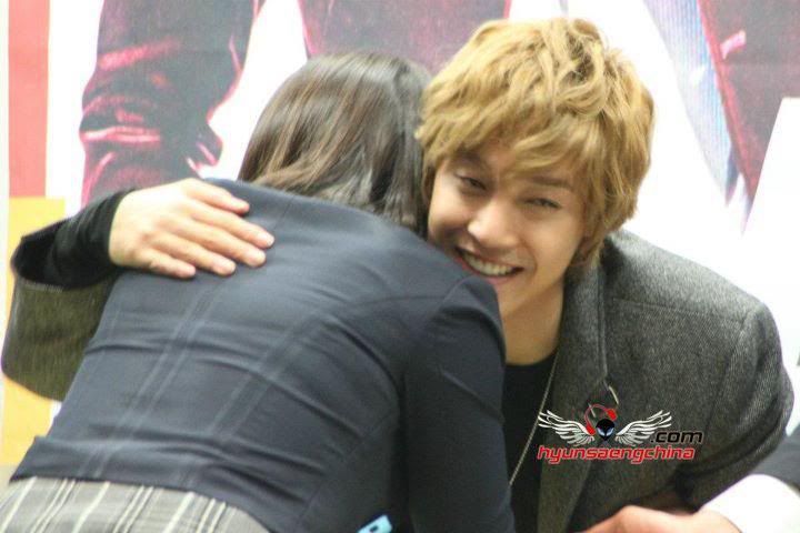 [HJL] LUCKY Fansign Event [25.10.11] 317042_303258246367085_231614143531496_1320193_1201822452_n