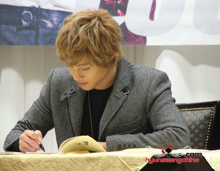 [HJL] LUCKY Fansign Event [25.10.11] 317042_303258259700417_231614143531496_1320196_159797477_n