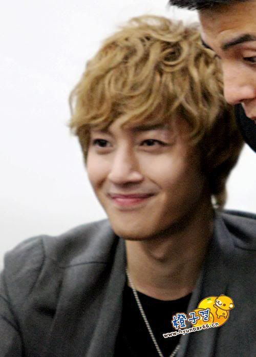 [HJL] LUCKY Fansign Event [25.10.11] (4)  317486_304085702951006_231614143531496_1323940_169322027_n