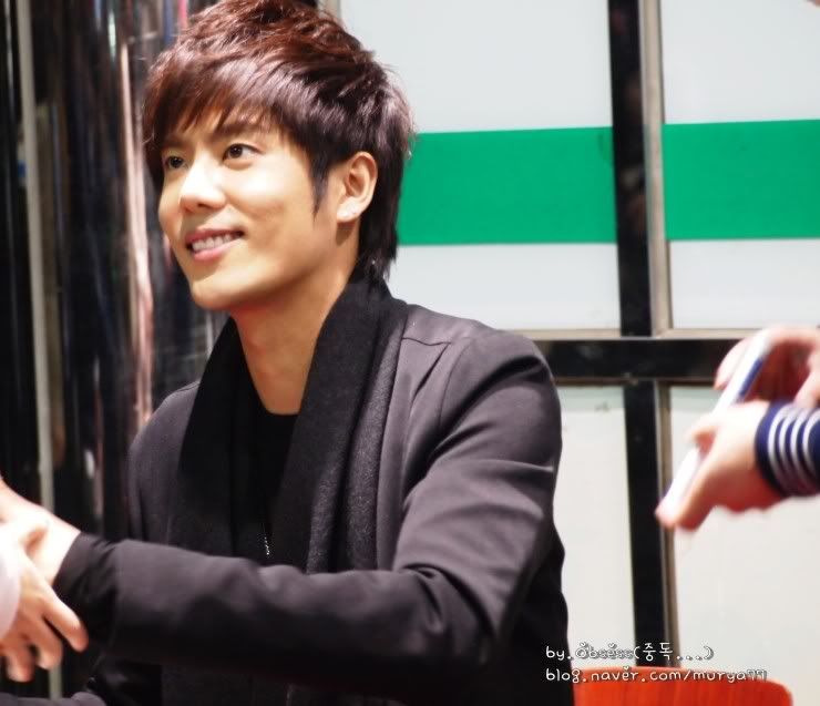 [KJ] Turn Me On Fansign Event [31.10.11] (2) 35a85edf8db1cb13dc7f0356dd54564e92584b64