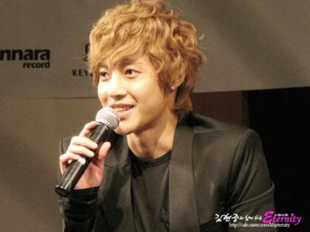 [HJL] LUCKY Fansign Event [30.10.11]  (3) 386336_306183539407889_231614143531496_1335659_78706020_n