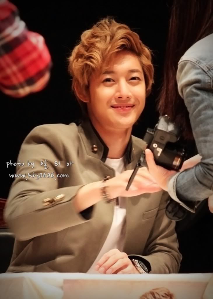 [HJL] ‘Lucky’ album fansign event [19-23.10.11] 3c6d55fbb2fb431605ad803920a4462308f7d3c7