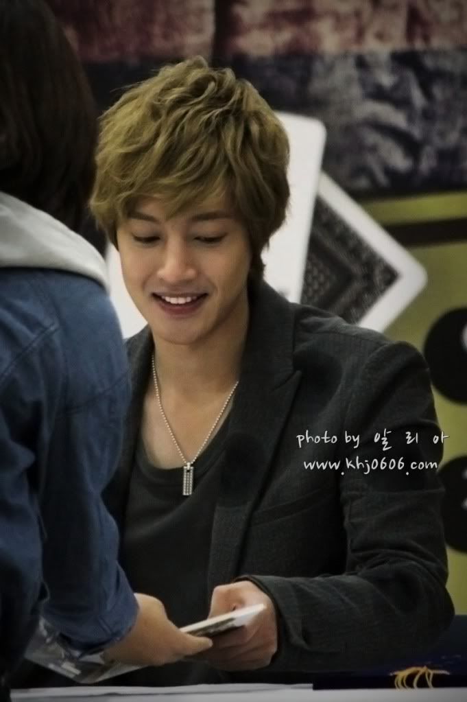 [HJL] ‘Lucky’ album fansign event [19-23.10.11] 63d9f2d3572c11dffed95b60632762d0f703c26d