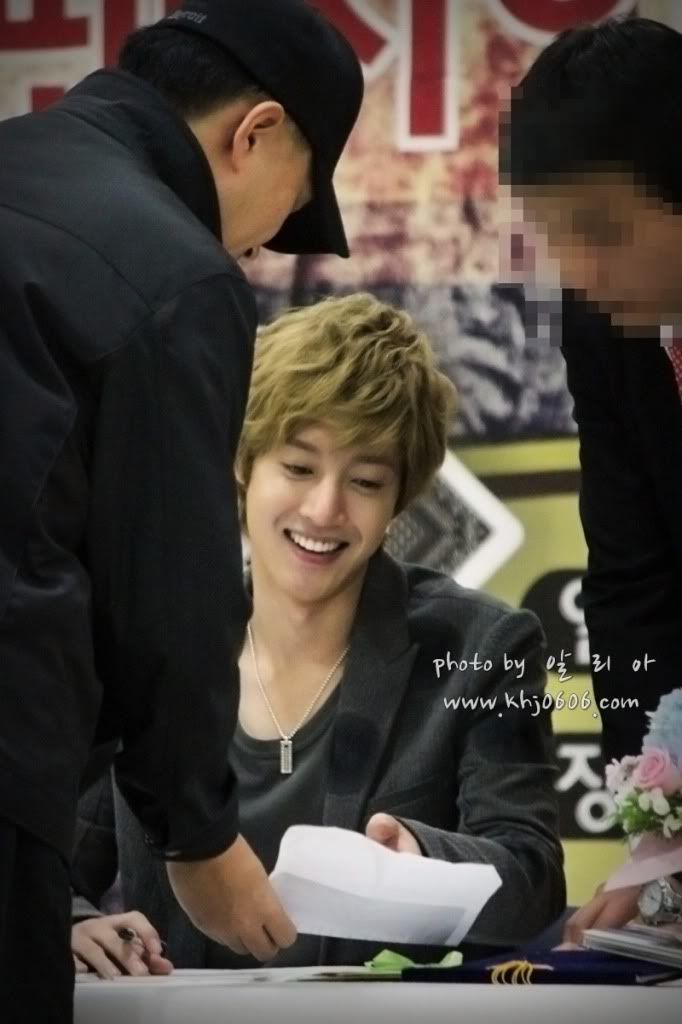 [HJL] ‘Lucky’ album fansign event [19-23.10.11] 8c1001e93901213f1445aa9f54e736d12f2e957b