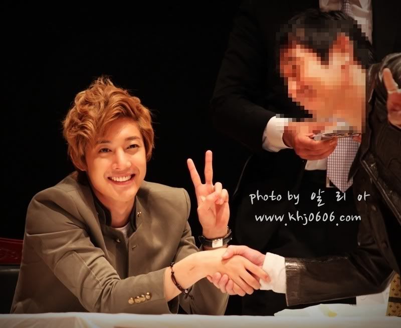 [HJL] ‘Lucky’ album fansign event [19-23.10.11] 9e3df8dcd100baa138c4bdf84710b912c9fc2e8d