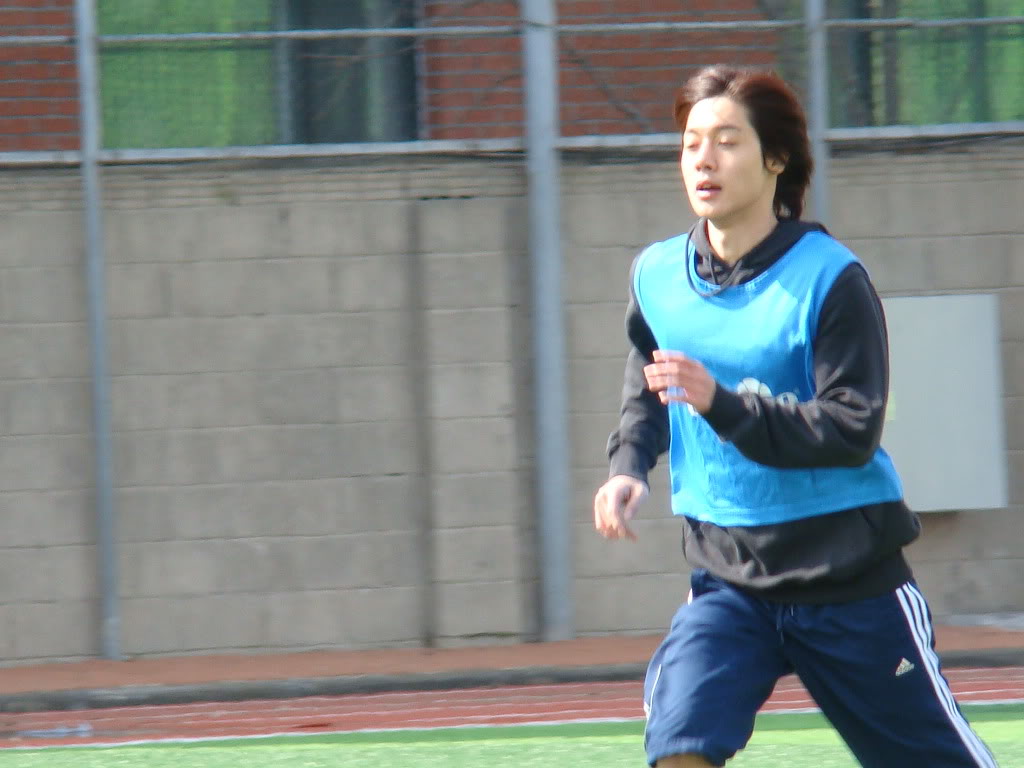 [info+fotos+video] HyunJoong jugando al futbol DSC02496